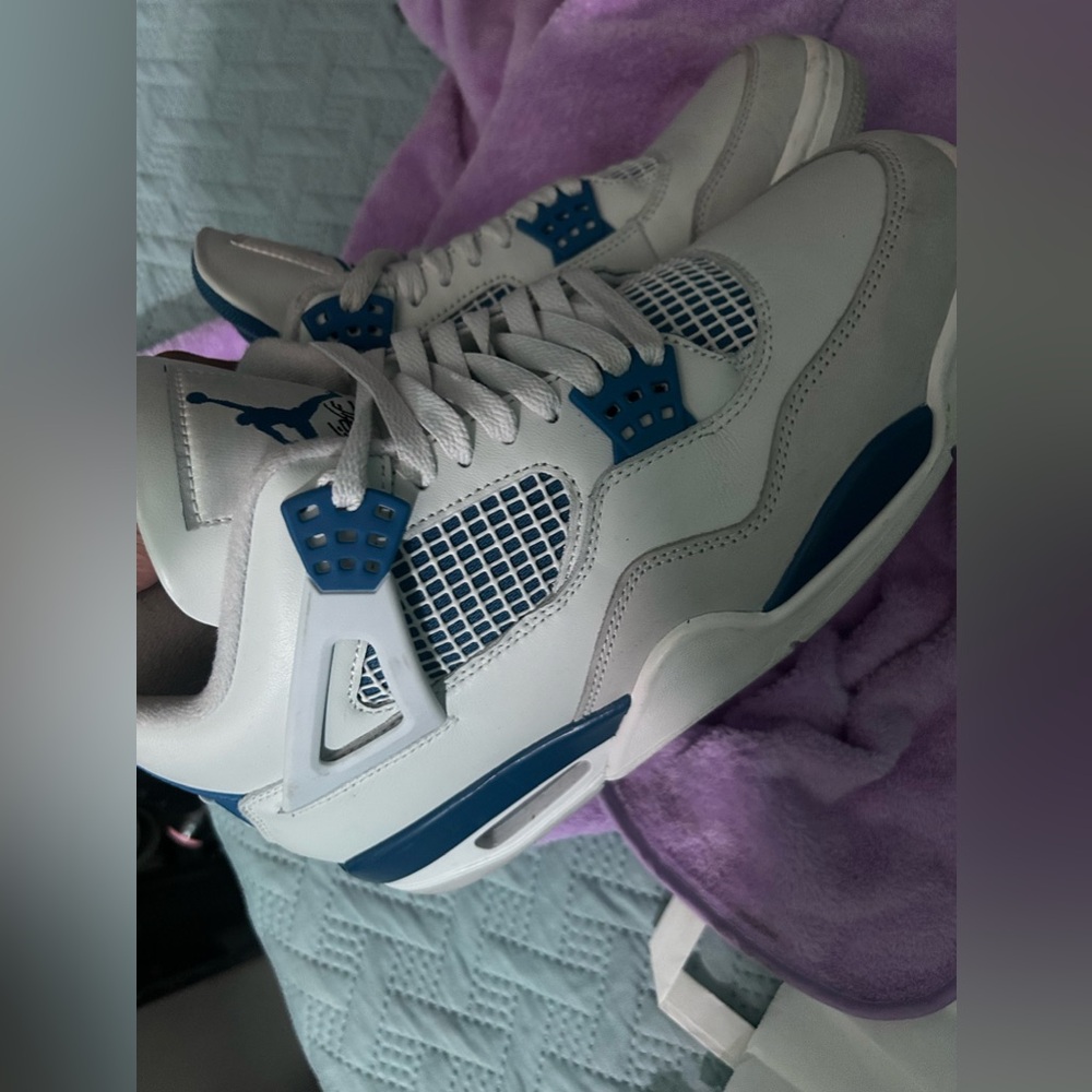 Air Jordan 4 Retro size 9